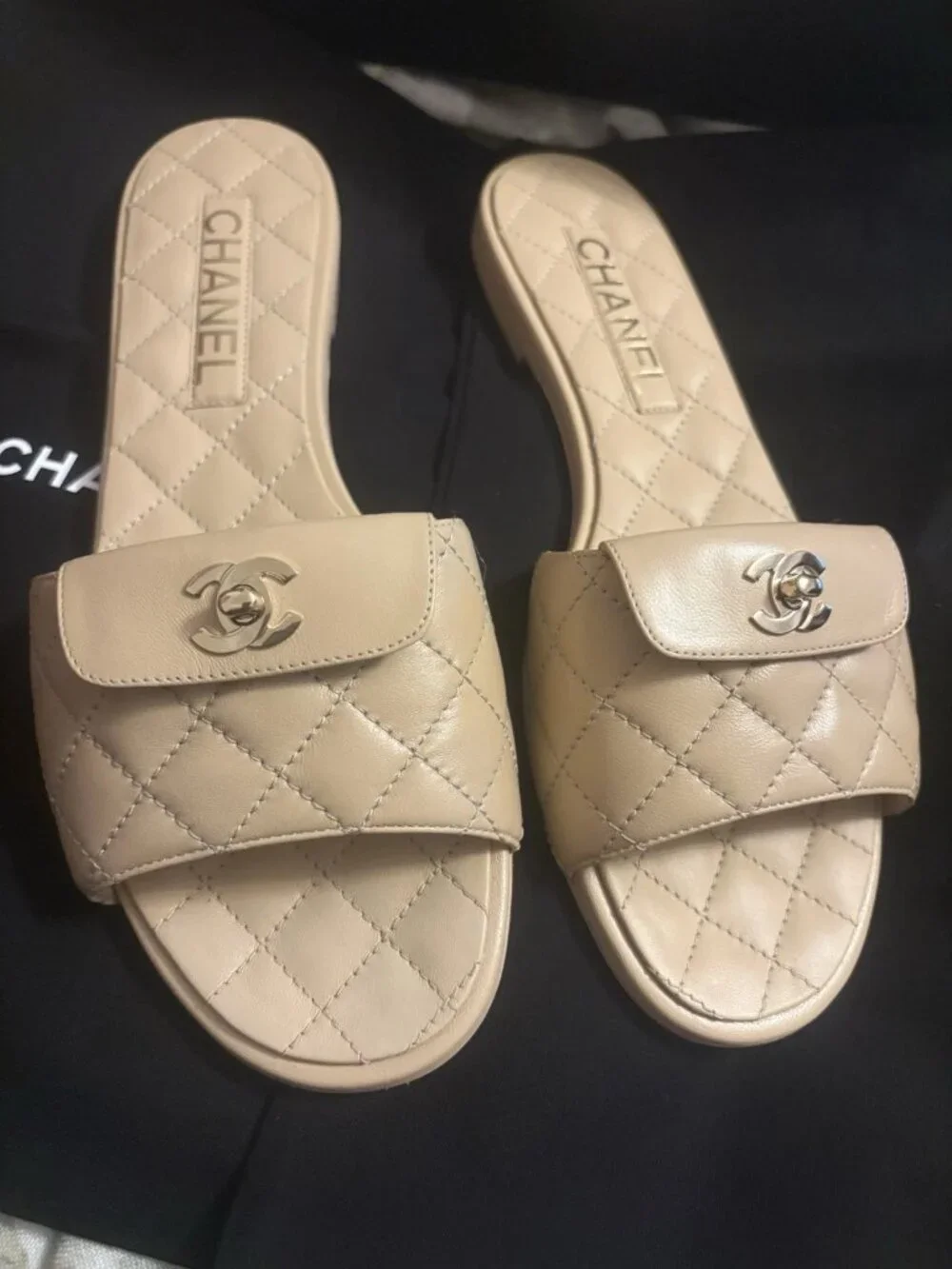 Chanel Quilted CC logo Turnlock Mules Slides Sandals, sz 39
